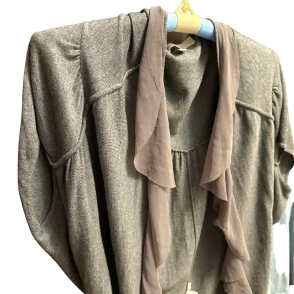 🎉HP!🎉LOFT Gray Ruffled Collar Cardigan Wrap -Size XS/S - Picture 3 of 6
